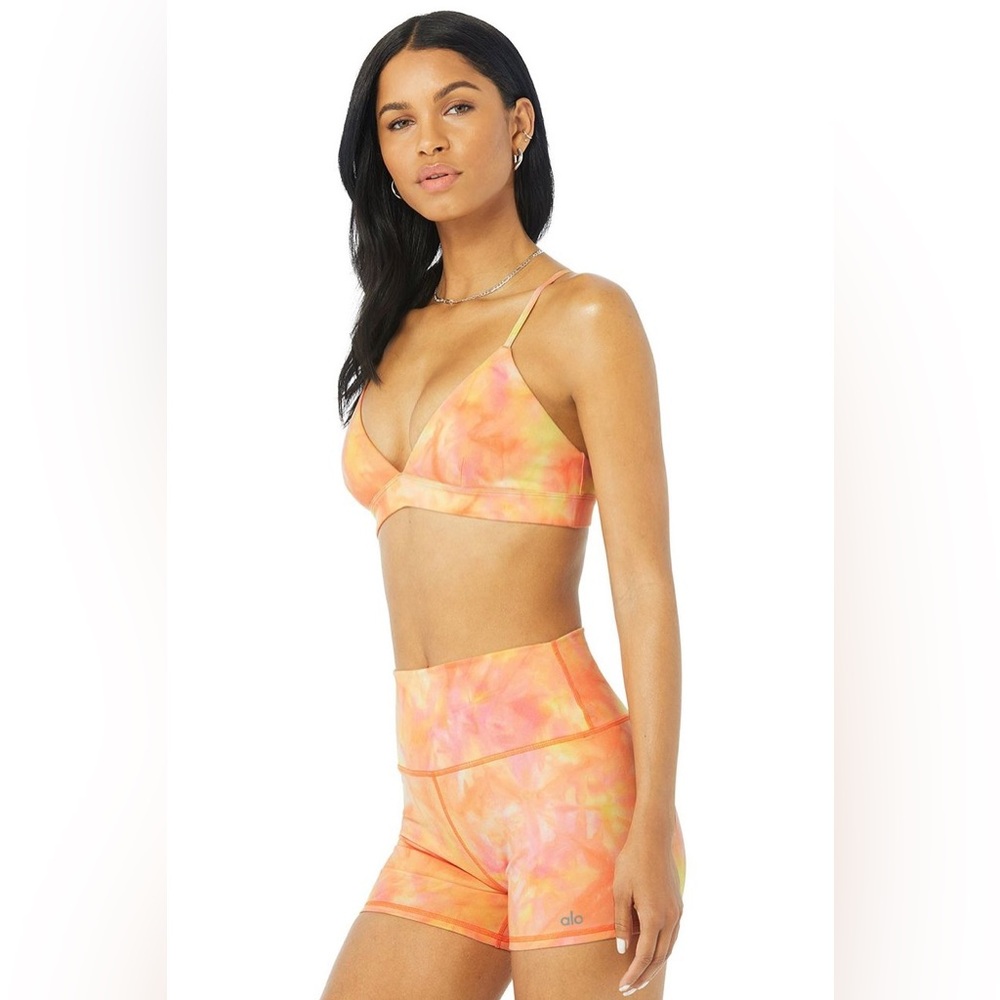 Alo Yoga Set Airbrush Summer Sunset Dye Bra & Airbrush High-Waist Short Set.